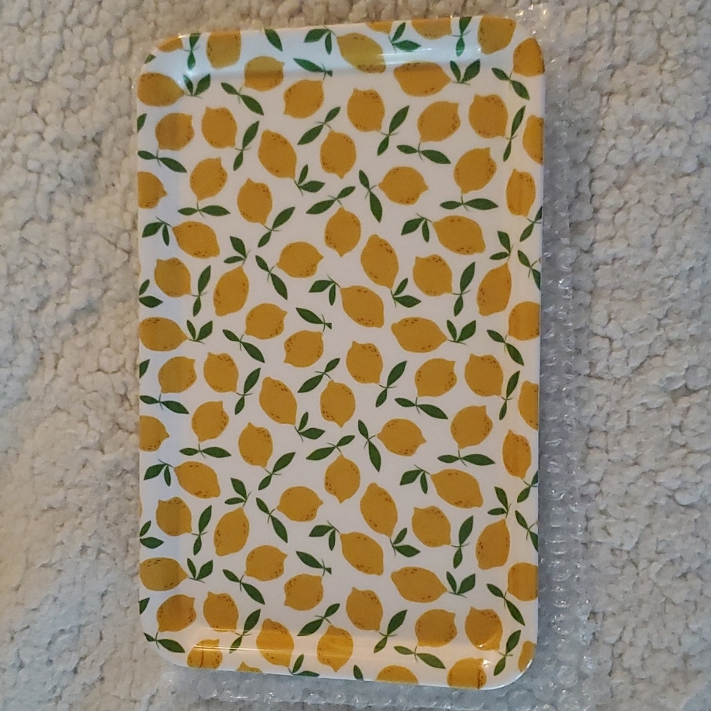 Plastic serving tray lemon pattern